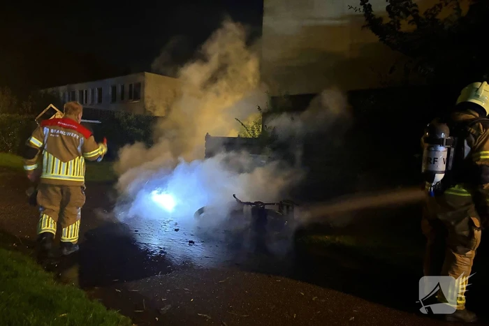 Scooterbrand in de nacht