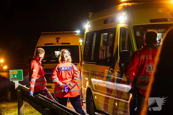 Vrouw ernstig gewond bij aanrijding met auto