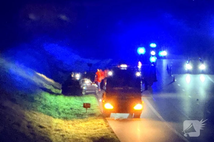 Auto draait rond op snelweg