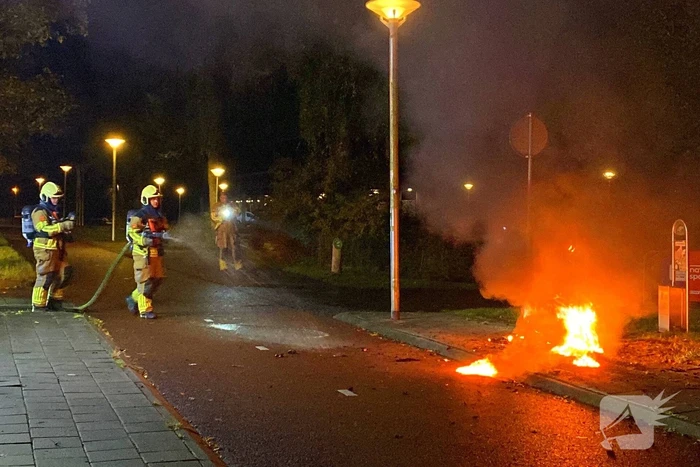 Scooter in vlammen bij sportpark