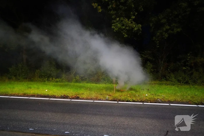 Politie blust brand met behulp van brandweer