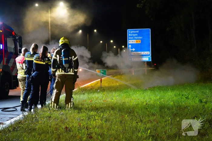 Politie blust brand met behulp van brandweer