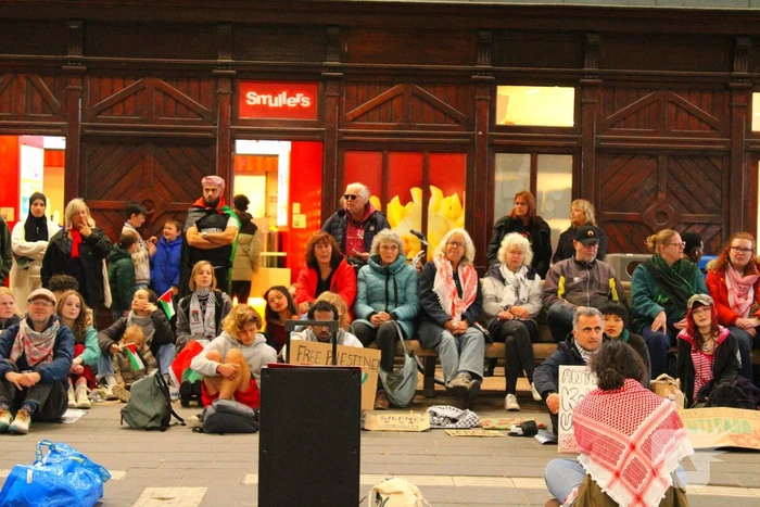 Pro-Palestijnse sit-in demonstratie op station