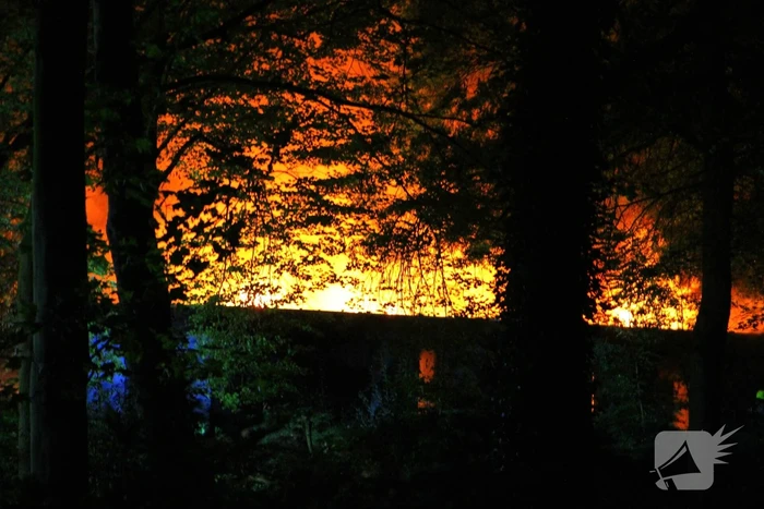 Grote inzet bij uitslaande woningbrand