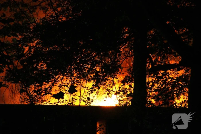Grote inzet bij uitslaande woningbrand