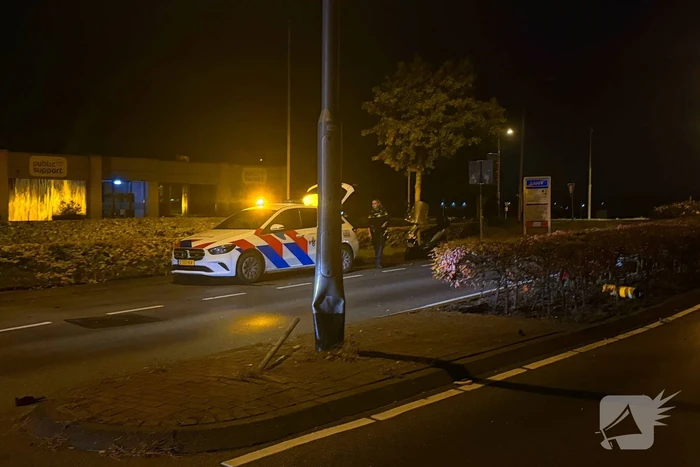 Ongeval met auto en lantaarnpaal door te hard rijden
