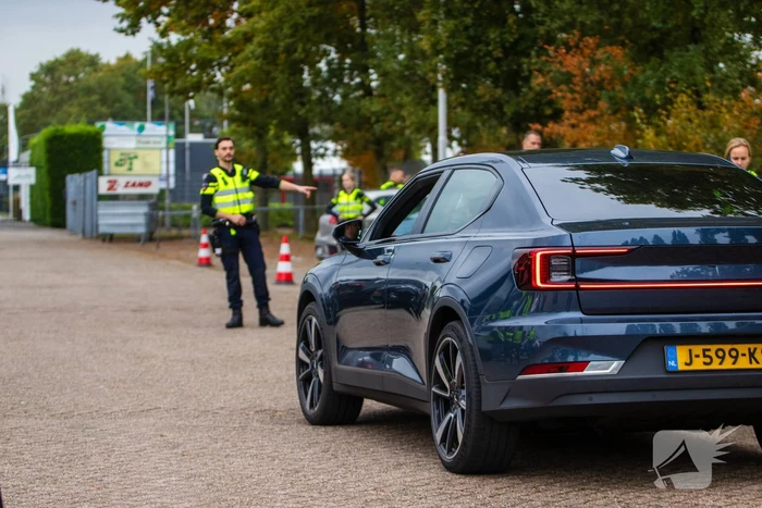 Politie houdt verkeerscontrole