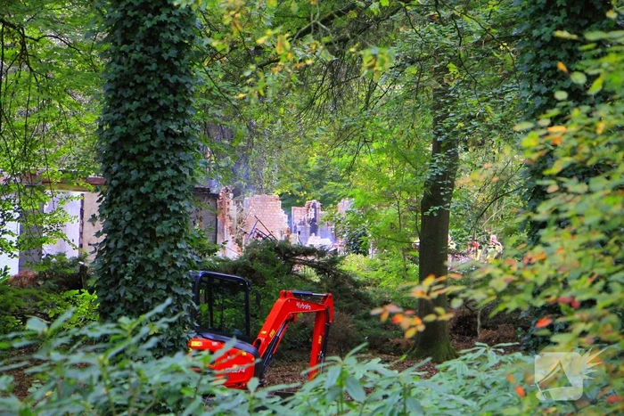 woning volledig verwoest na grote brand