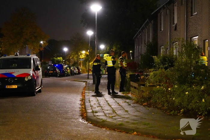 Explosief gaat af bij woning, politie doet onderzoek