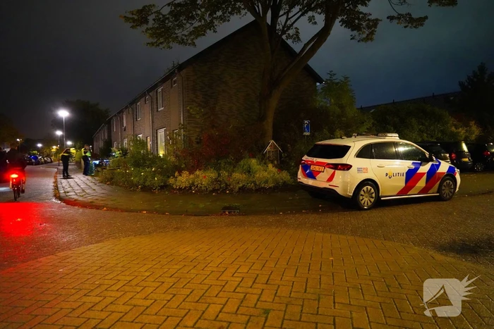 Explosief gaat af bij woning, politie doet onderzoek