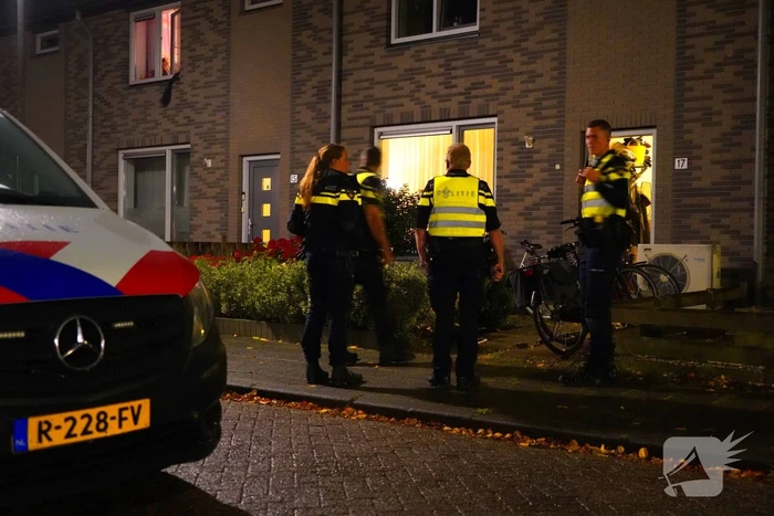 Explosief gaat af bij woning, politie doet onderzoek