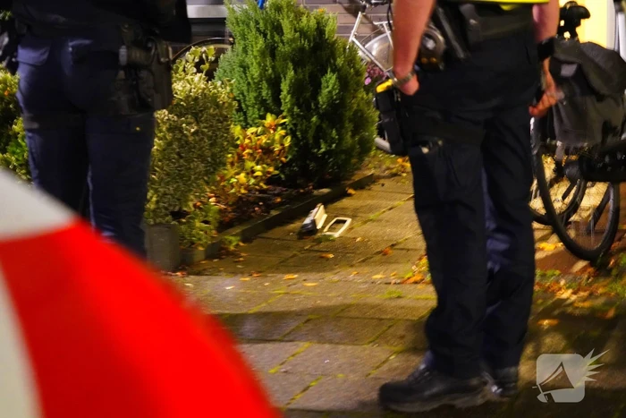 Explosief gaat af bij woning, politie doet onderzoek