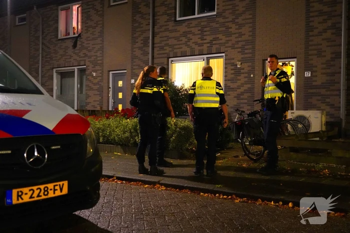 Explosief gaat af bij woning, politie doet onderzoek