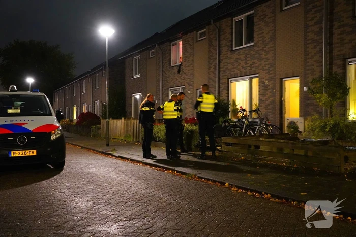 Explosief gaat af bij woning, politie doet onderzoek