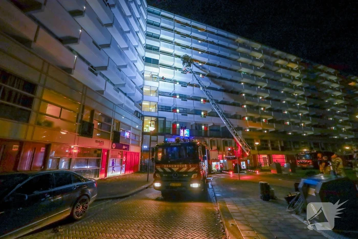 Brand in flatwoning onder controle