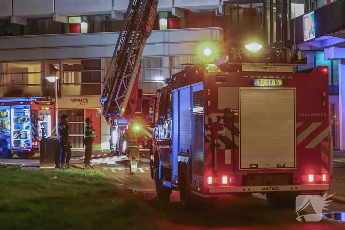Brand in flatwoning onder controle