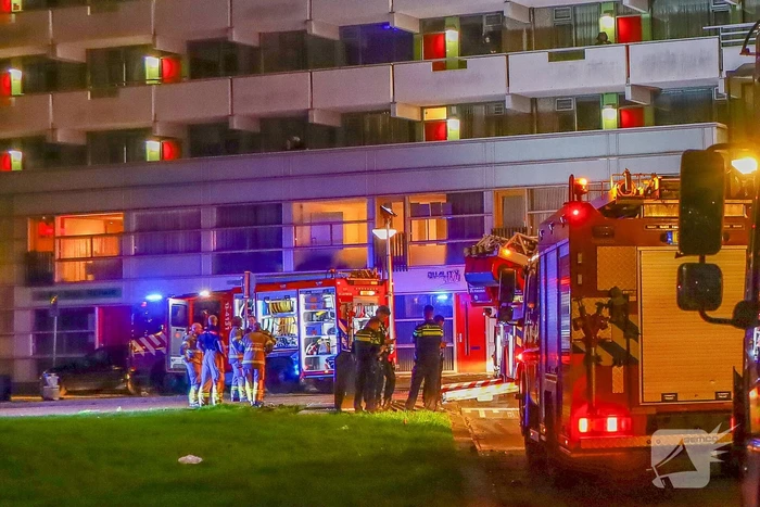 Brand in flatwoning onder controle