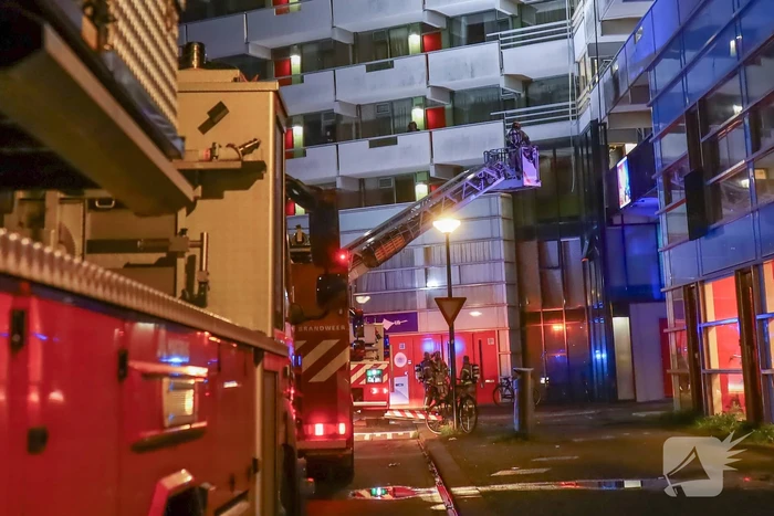 Brand in flatwoning onder controle