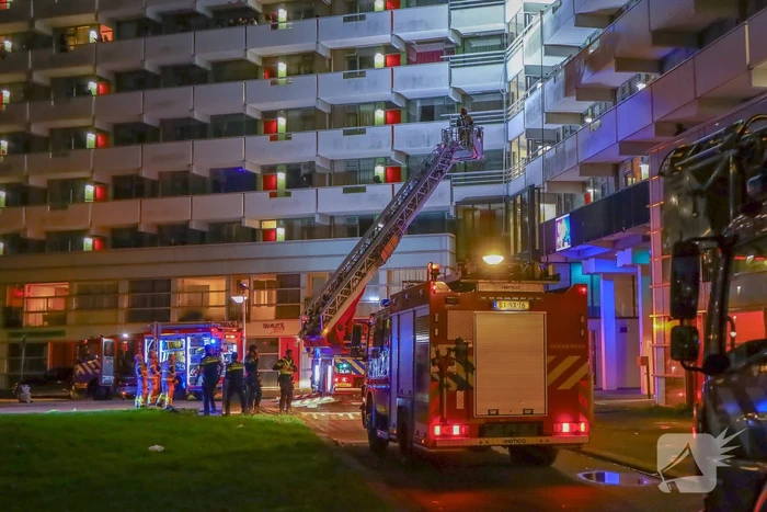 Brand in flatwoning onder controle