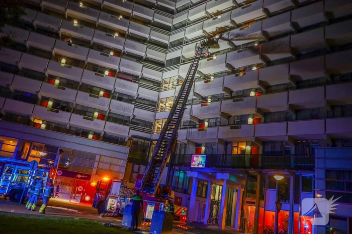 Brand in flatwoning onder controle