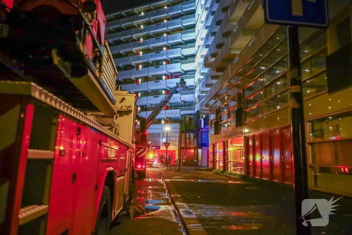 Brand in flatwoning onder controle