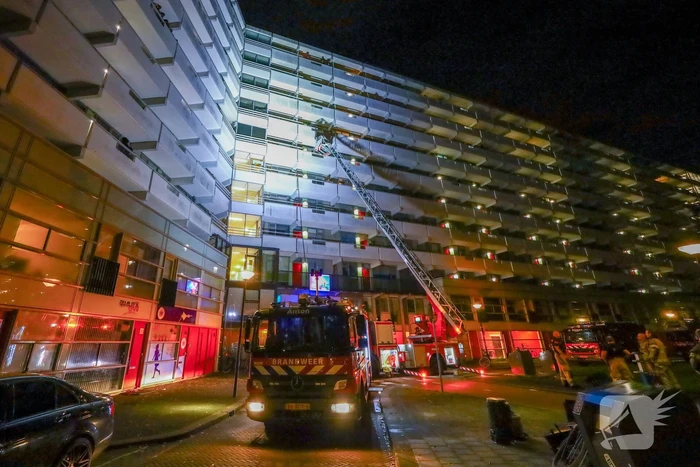 Brand in flatwoning onder controle