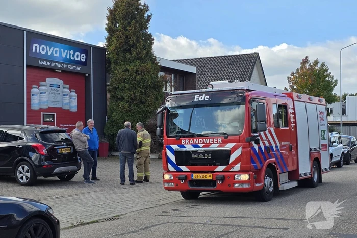 Brandweer onderzoekt gaslucht in bedrijfspand