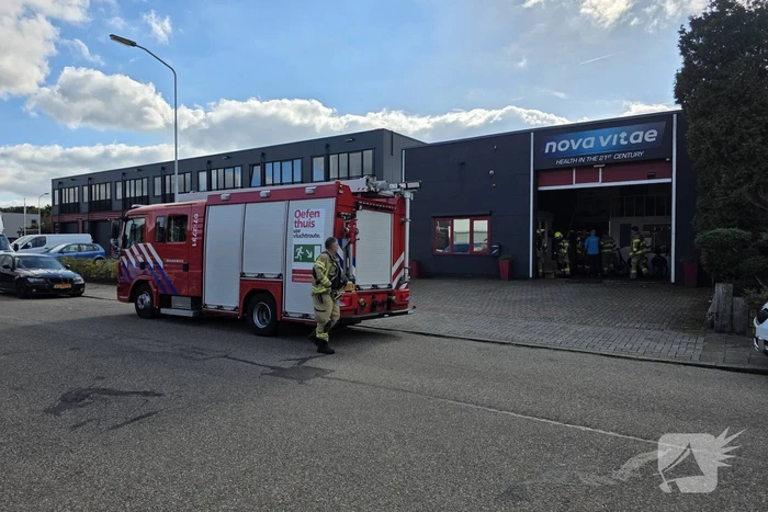 Brandweer onderzoekt gaslucht in bedrijfspand