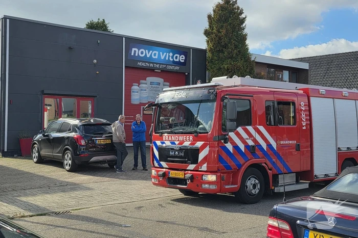Brandweer onderzoekt gaslucht in bedrijfspand