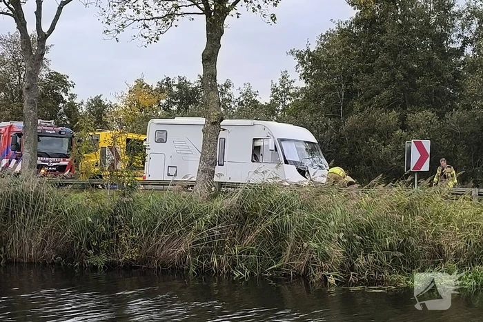 Botsing tussen bestelbus en camper
