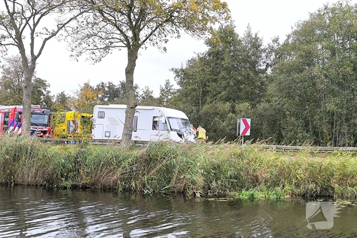 Botsing tussen bestelbus en camper