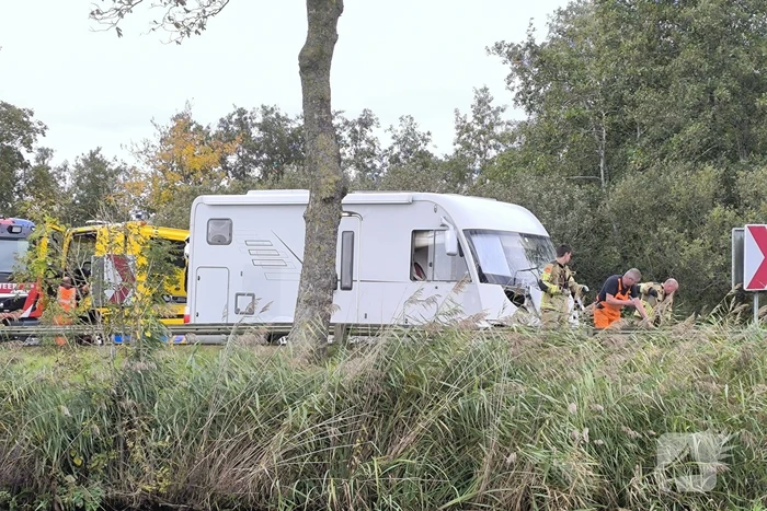 Botsing tussen bestelbus en camper