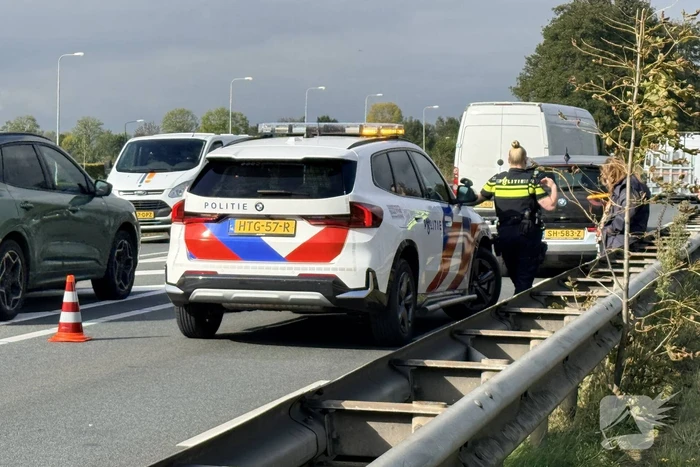 Auto met klapband veroorzaakt ongeval