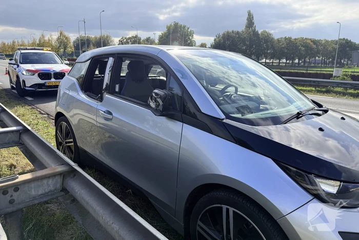 Auto met klapband veroorzaakt ongeval