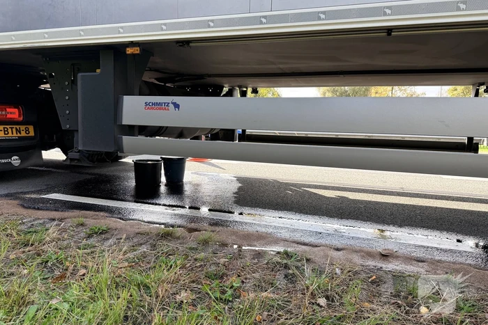 Auto met klapband veroorzaakt ongeval