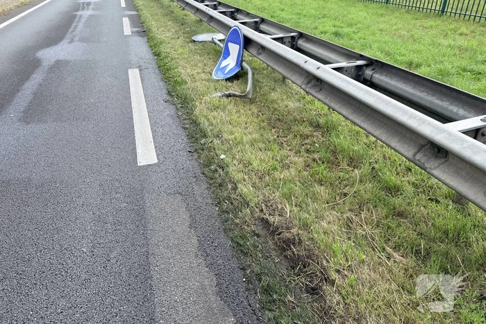 Auto met klapband veroorzaakt ongeval