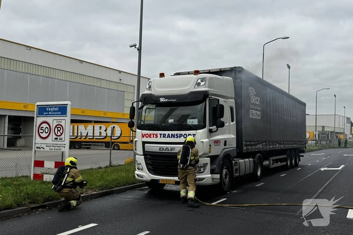 Vrachtwagenchauffeur ontdekt brand