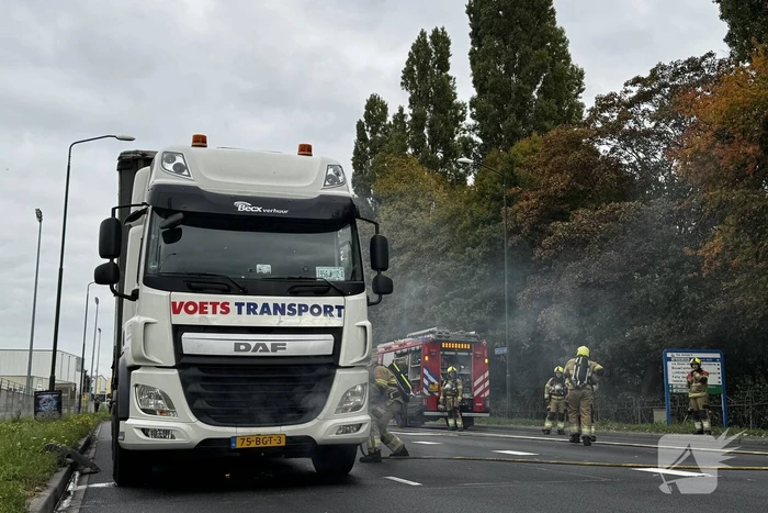 Vrachtwagenchauffeur ontdekt brand