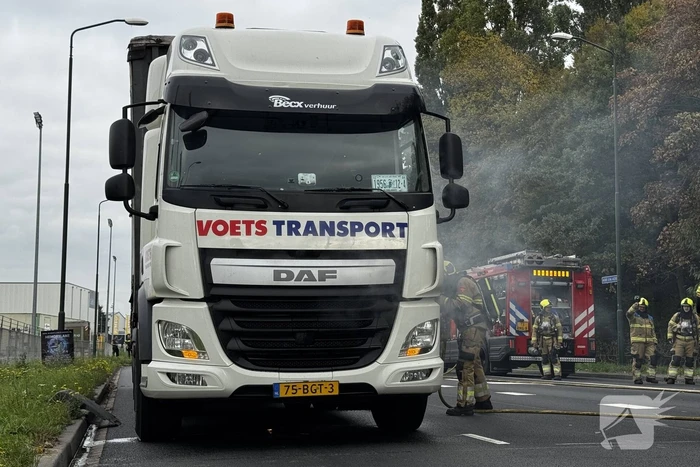 Vrachtwagenchauffeur ontdekt brand