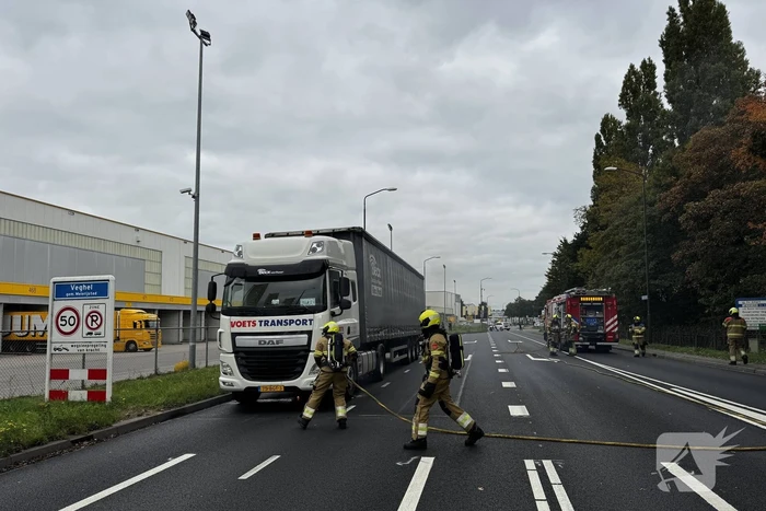 Vrachtwagenchauffeur ontdekt brand