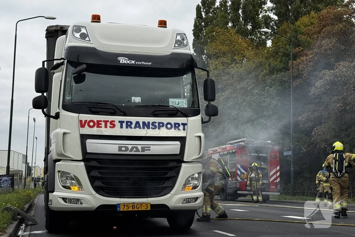 Vrachtwagenchauffeur ontdekt brand