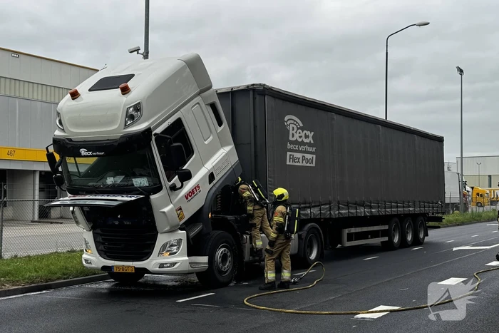 Vrachtwagenchauffeur ontdekt brand