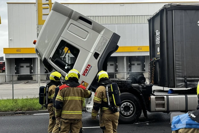 Vrachtwagenchauffeur ontdekt brand