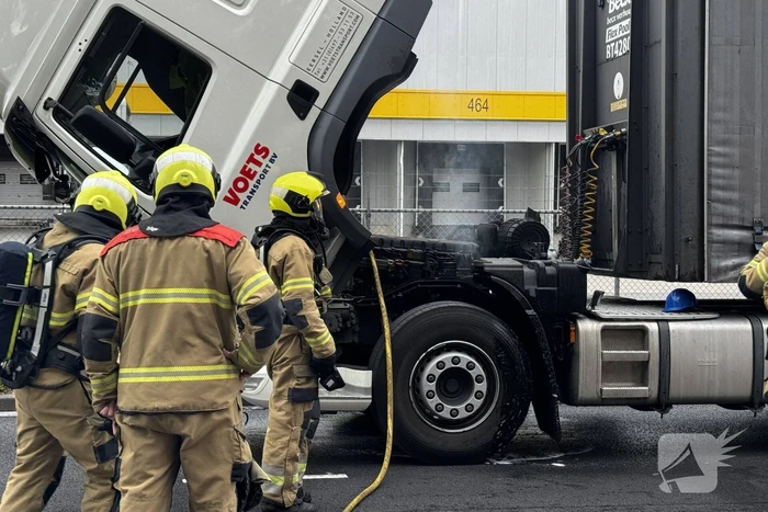 Vrachtwagenchauffeur ontdekt brand