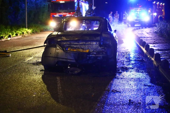 Audi vlamt tijdens rit, inzittenden veilig
