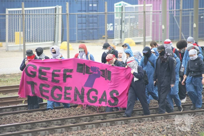 Demonstranten bezetten havenspoorlijn