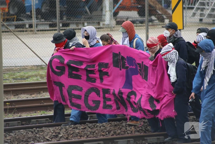 Demonstranten bezetten havenspoorlijn