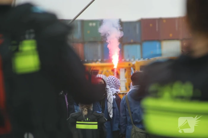 Demonstranten bezetten havenspoorlijn