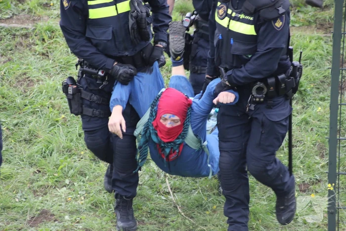 Demonstranten bezetten havenspoorlijn