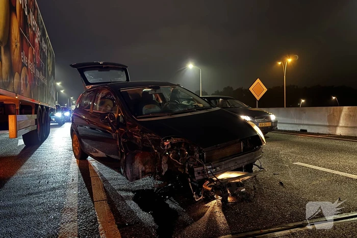 Auto verliest wiel door forse aanrijding